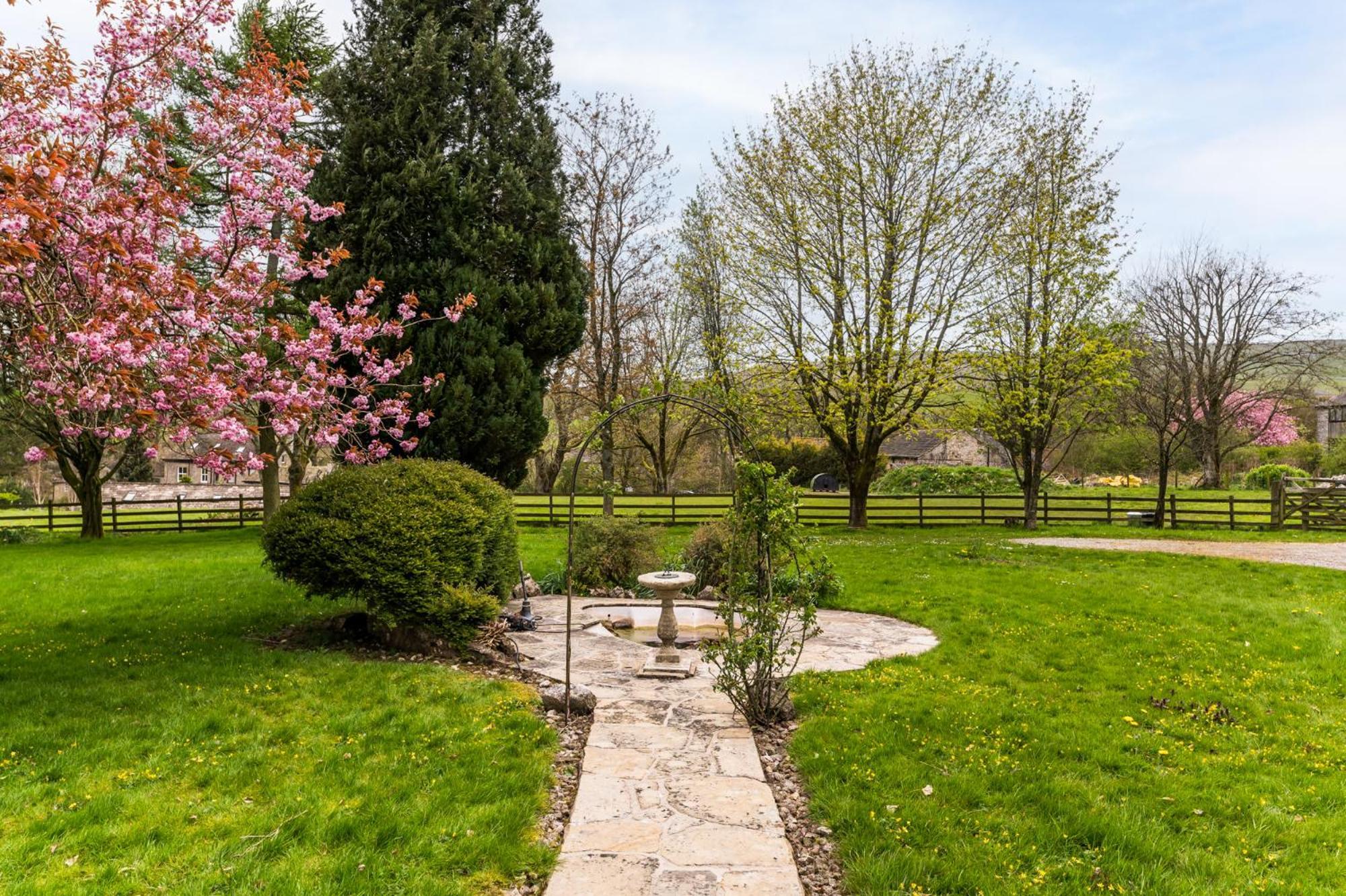 Central Malham Wellbeing Escape With Hot Tub Sleeps 8 Exterior foto